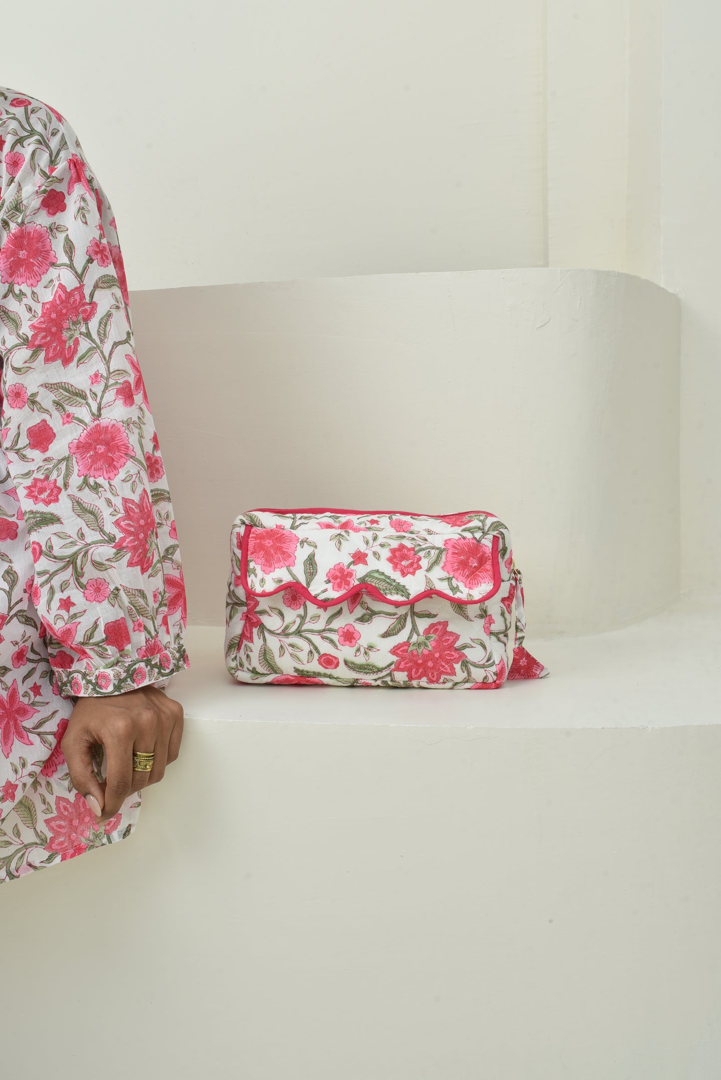 Gulnar Scallop Pouch